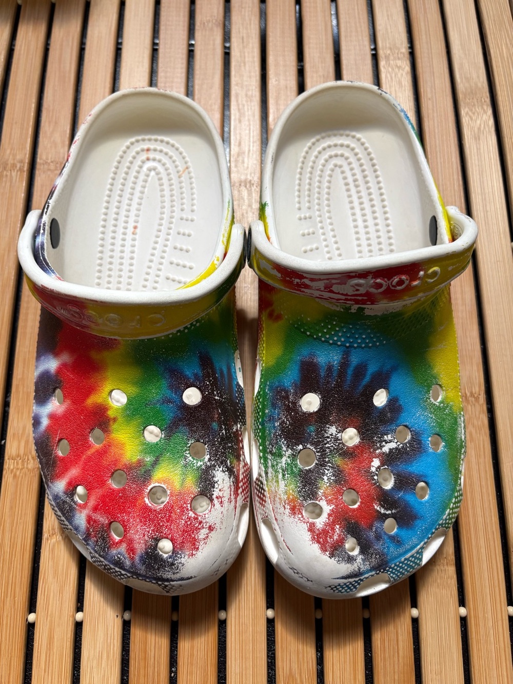 Crocs Rainbow Print Classic Clogs - Tie-Dye White Multi